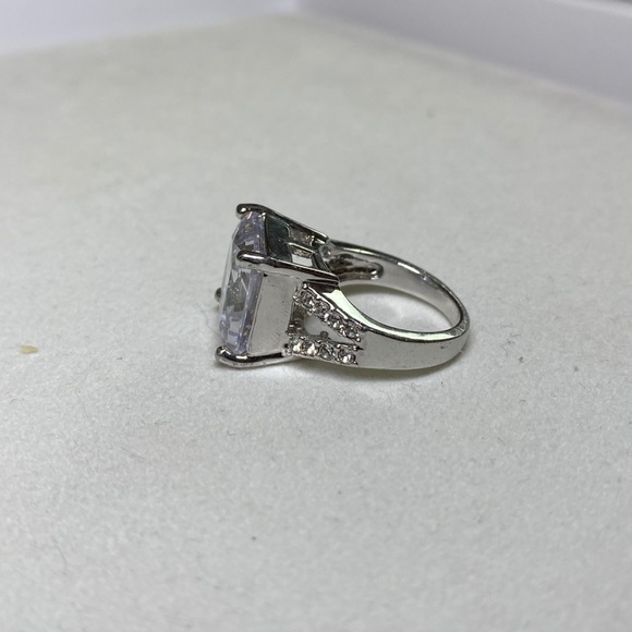 Bombshell Silver Ring - Picture 2 of 5
